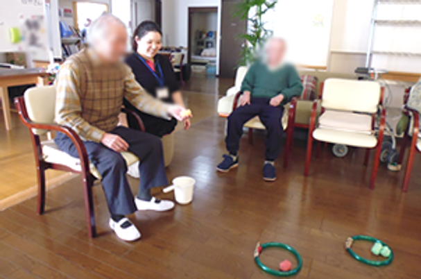楽しそうな様子の室内