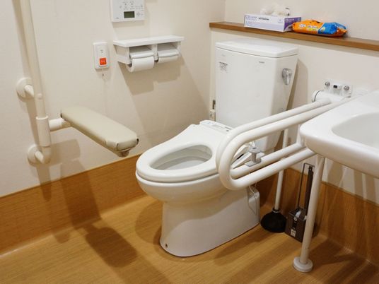 バリアフリー設計のトイレ