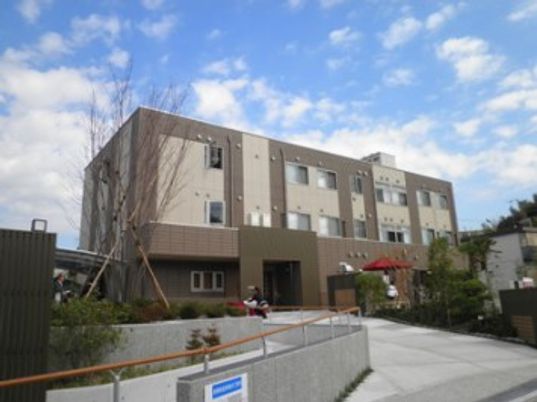 広々とした建物の外観