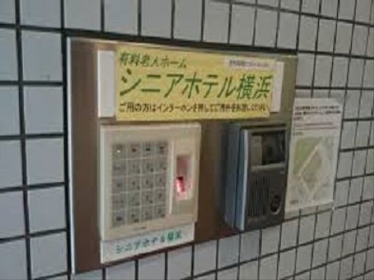 インターフォンと掲示物