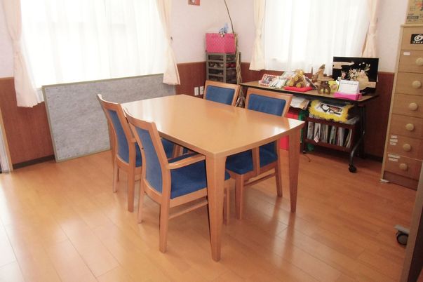 明るい部屋のリビング  