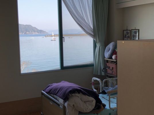 海が見える明るい居室