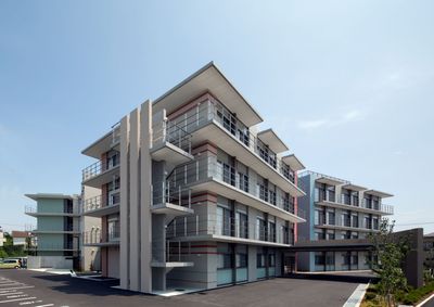 3階建ての建物外観