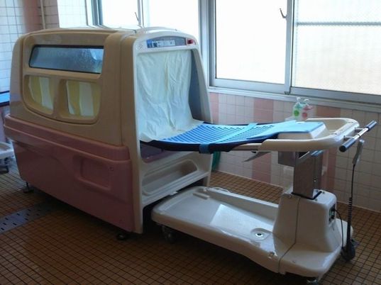 介助用設備の浴室
