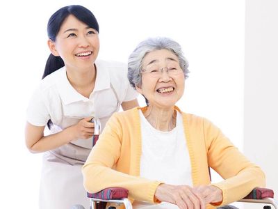 職員と利用者の笑顔の瞬間