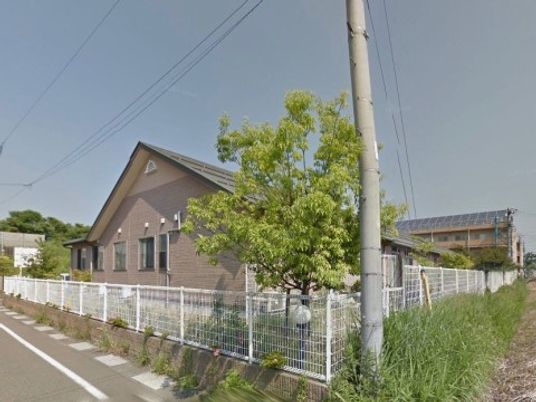 静かな街角の一軒家