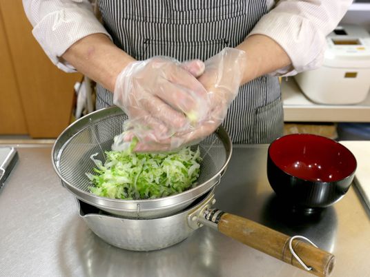 料理準備中の手元