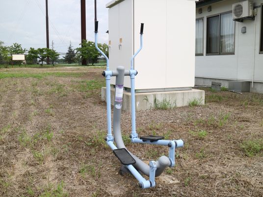 屋外運動器具と空間