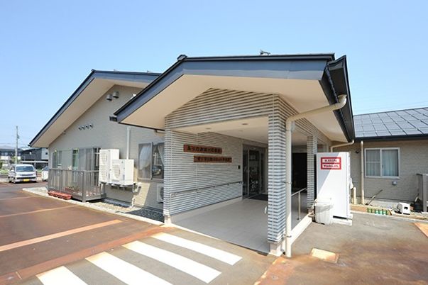落ち着いた建物外観