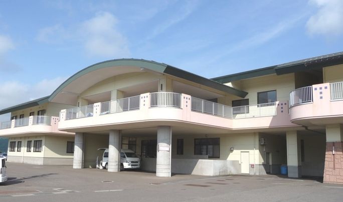 大きな建物の外観
