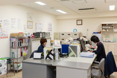スタッフの様子の執務室