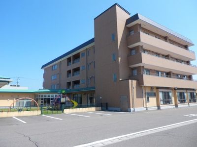 広々とした建物の外観
