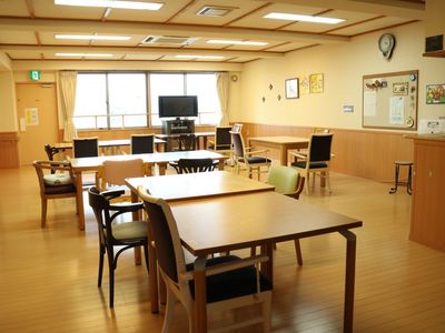 明るい共有リビング空間