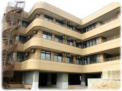 風通しの良い建物外観