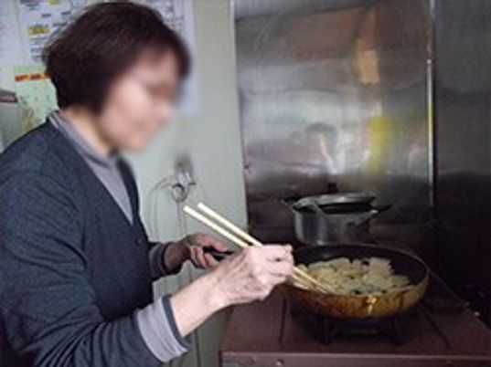 調理中のキッチン