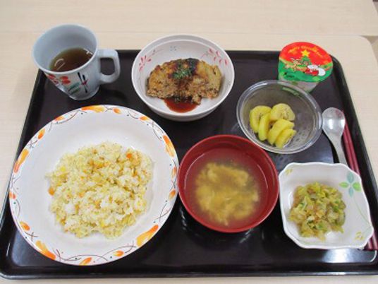 彩り豊かな料理の食事