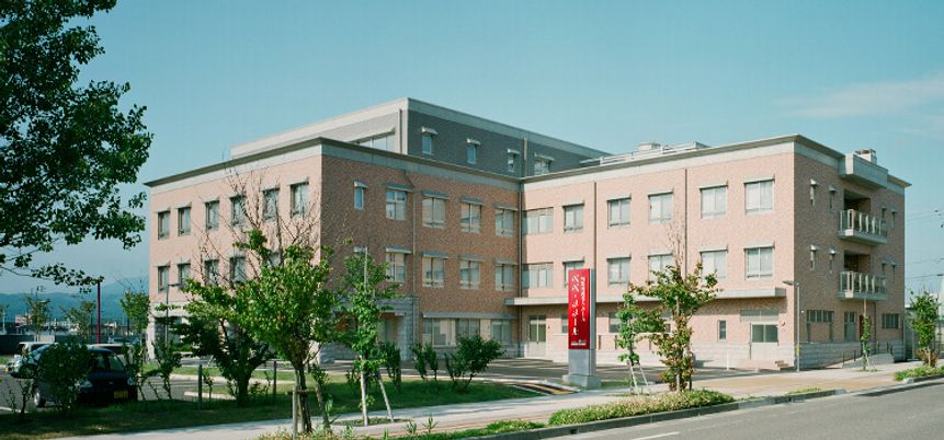 明るい建物外観