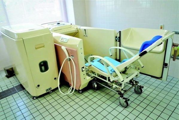 先進的な設備の浴室
