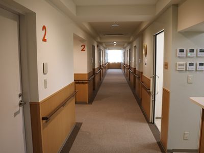 明るい清潔な廊下