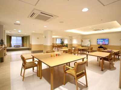 広々とした明るいダイニング
