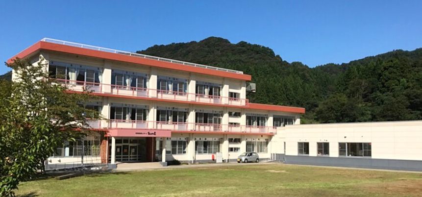 広々とした外観
