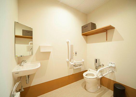 広々としたトイレです