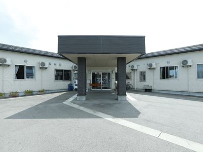 入口の明るい施設