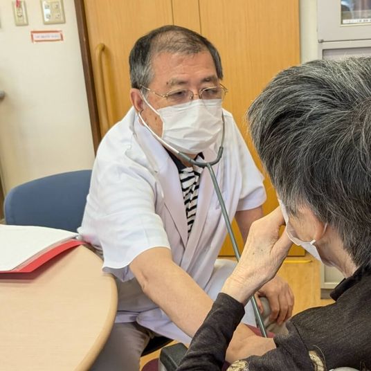 健康チェックの様子診察室  