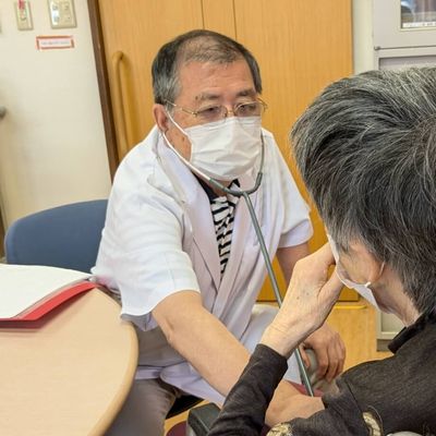 健康チェックの様子診察室