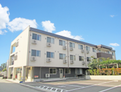 3階建ての建物外観