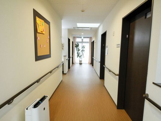 廊下の明るい清潔感