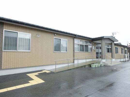 施設の外観とアプローチ