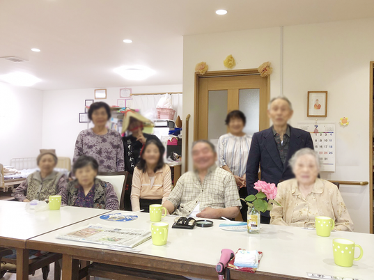 団欒の様子の居室