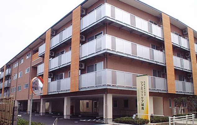 4階建ての建物外観