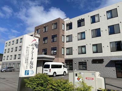 ゆとりある外観の建物