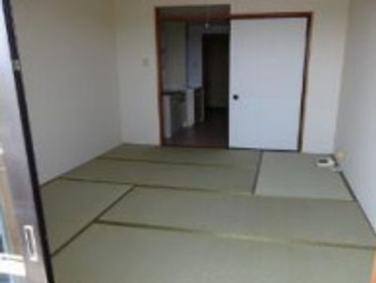 落ち着いた雰囲気の和室