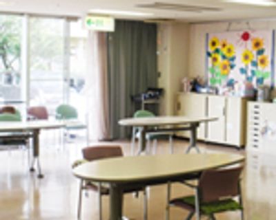 明るい大きな部屋です
