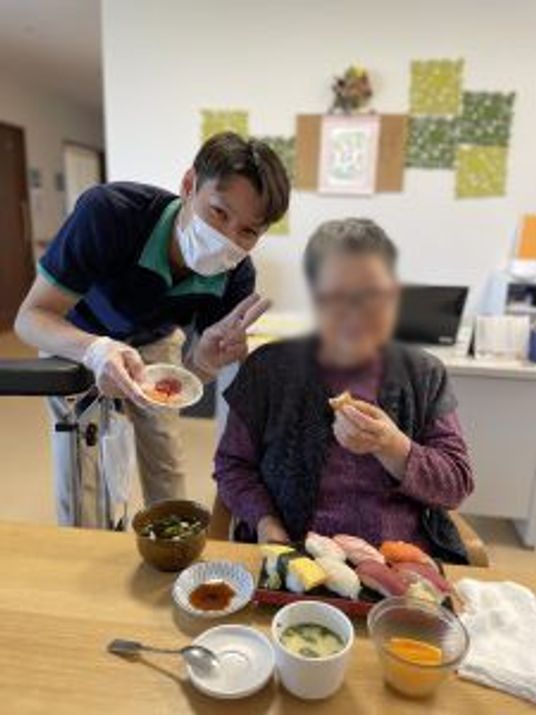 食事を楽しむ様子