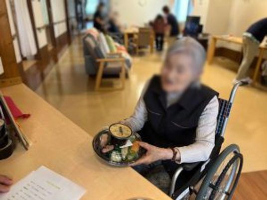 車椅子での食事風景