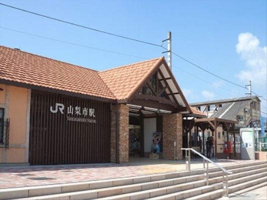 JR山陰線由良駅舎外観