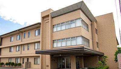 3階建ての建物外観