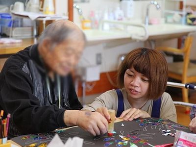 アート活動をする利用者