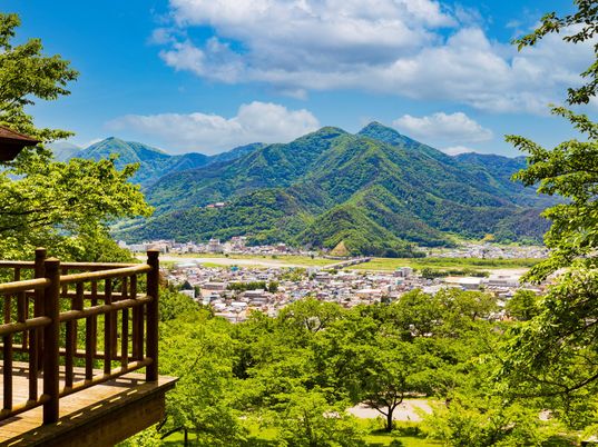 緑豊かな眺望のテラス