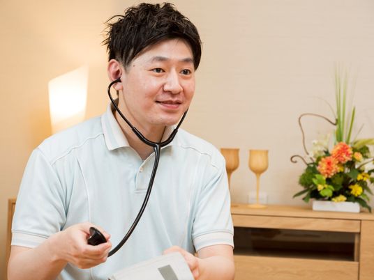 健康管理をするスタッフ