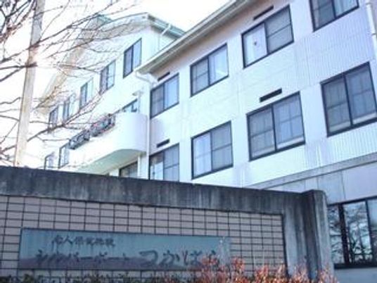 落ち着いた建物の外観