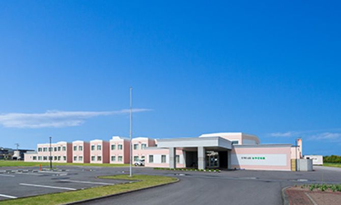広々とした建物外観