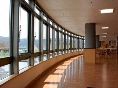 自然光に満ちた廊下