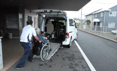 車椅子での車両乗降シーン