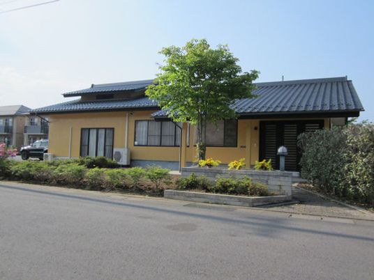 落ち着いた雰囲気の外観