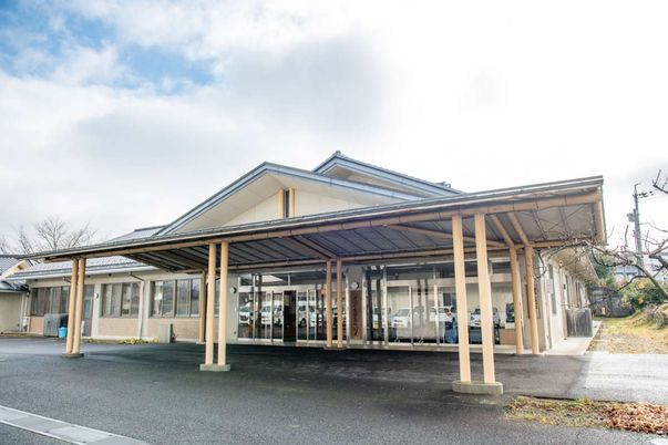 広々とした建物の外観